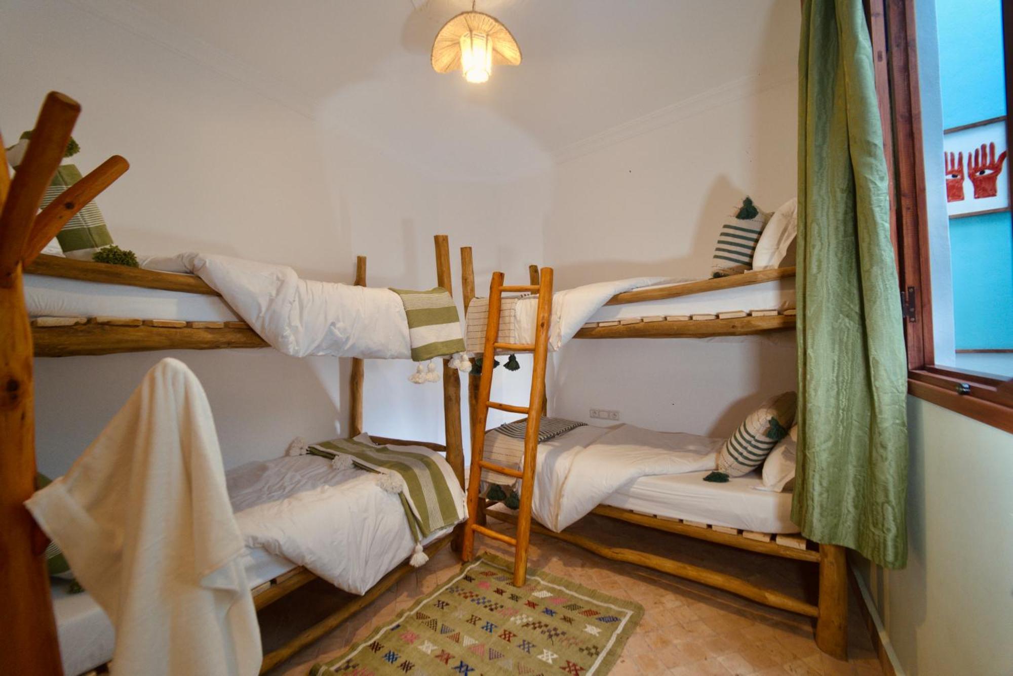 Maqam Hostel *